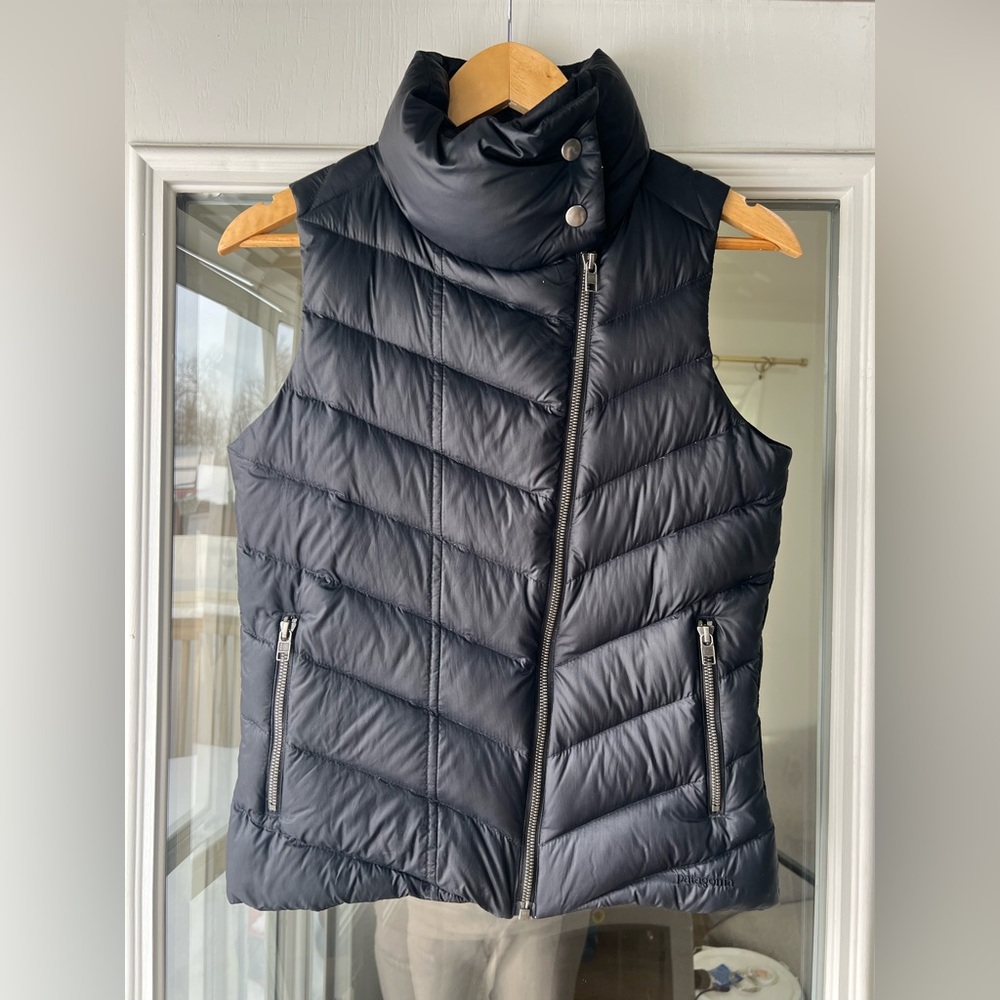 Patagonia Women's Puffer Black Prow Down Vest Size XS
